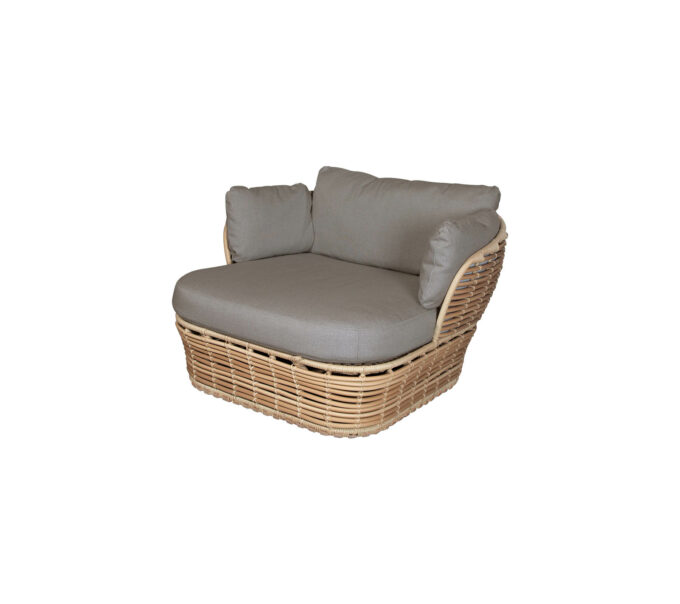 Von Cane-line der Basket Loungesessel natur mit QuickDry-Kissen in taupe.