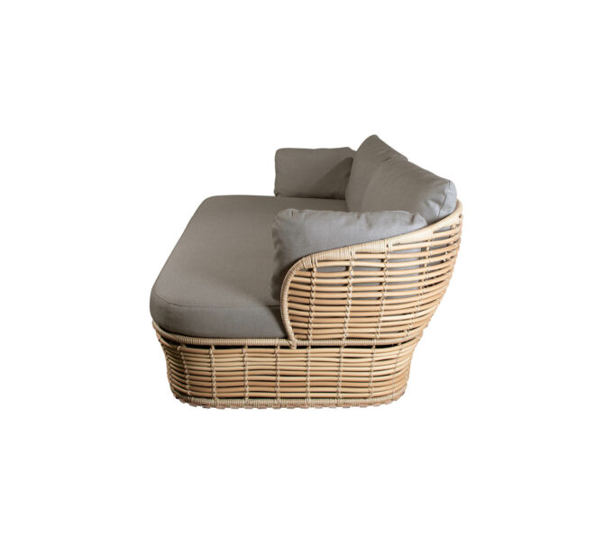 Von Cane-line die Basket Lounge natur in der Seitenansicht