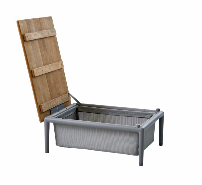 Der offene Conic Couchtisch in hellgrau mit Teakplatte von Cane-line.