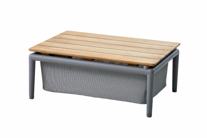 Der Conic Box-Tisch in hellgrau mit Teakplatte von Cane-line.