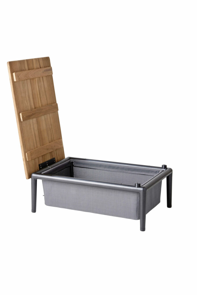 Von Cane-line der Conic Box-Tisch in grau und Teakplatte.
