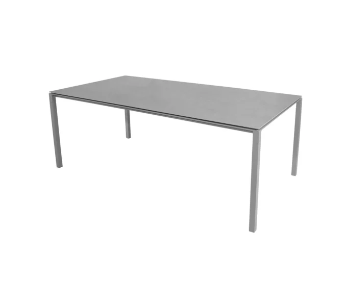 Der 100x200 cm Pure-Tisch in hellgrau mit einer KeramikplatteConcrete grey von Cane-line.