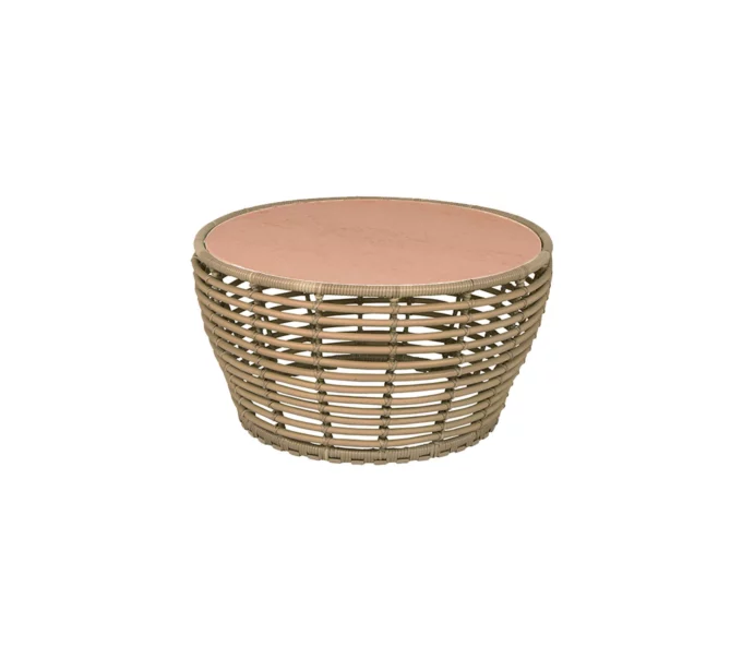 Von Cane-line medium Basket Couchtisch natur mit Terracotta Platte.