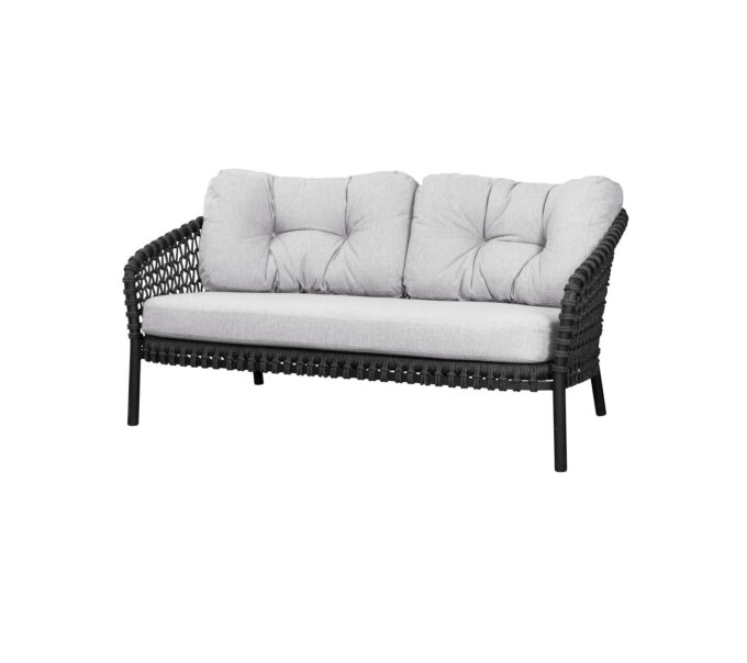 Das weiss/graue Link-Kissen auf der Ocean Large 2-Sitzer-Sofa in dunkelgrau von Cane-line.