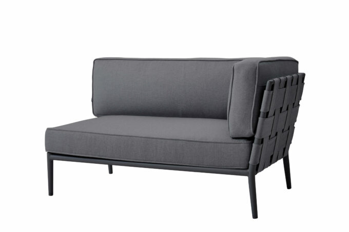 Von Cane-line das Conic 2-Sitzer Sofa links in grau.