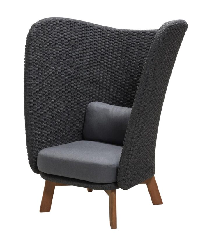 Von Cane-lline Peacock Wing Highback Sessel mit QuickDry Kissen in Natté grau.