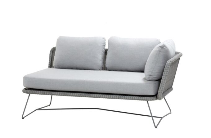 Horizon 2-Sitzer-Sofa links in hellgrau von Cane-line mit Natté-Kissen in hellgrau.