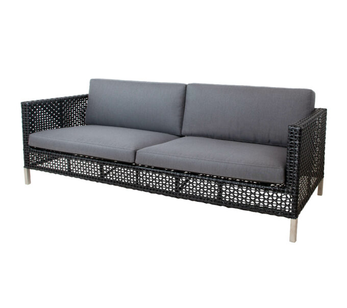 Connect Sofa in graphit von Cane-line mit grauen Natté-Kissen.