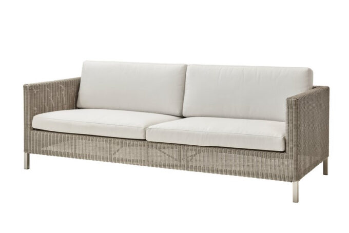 Das Connect Sofa mit weissen Natté-Kissen von Cane-line.