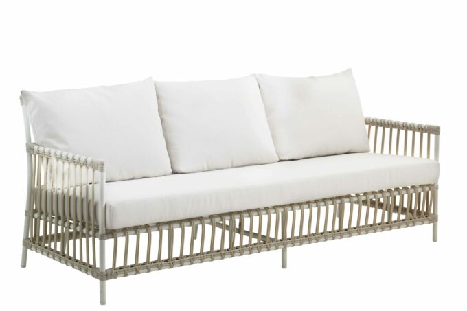 Das Sika Design dreier Sofa Caroline in Alu weiss.