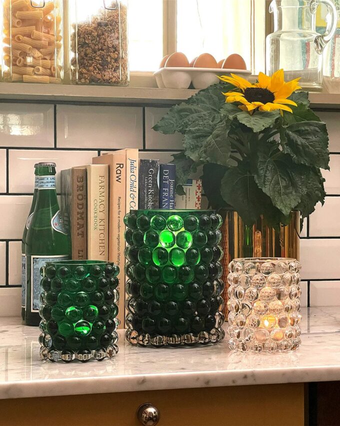 Edle mundgeblasene Boule Vase / Windlicht von Skogsberg & Smart in der Grösse Large und Regular. Farbe abgebildet in Green und Clear.