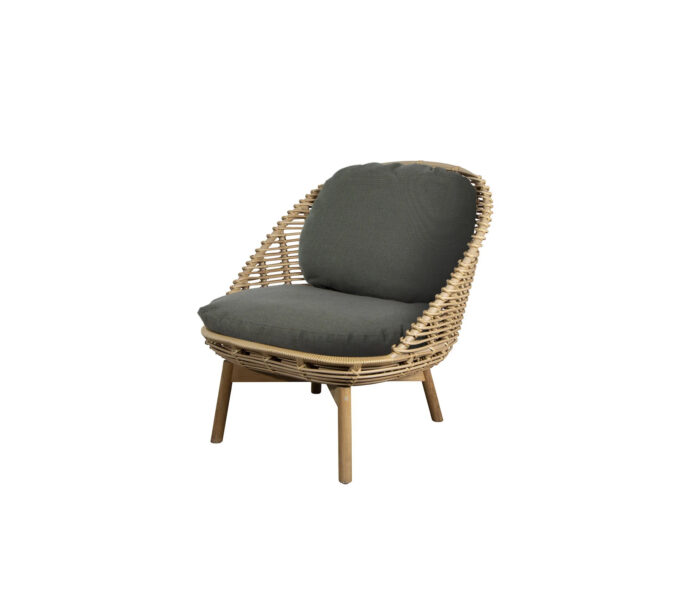 Der Hive Loungesessel Natural mit Sitz- und Rückenkissen im Link-Stoff Light green von Cane-line.