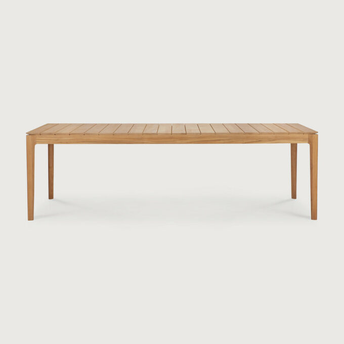 Der Bok Teak Tisch für draussen misst 250x100 cm von Ethnicraft.