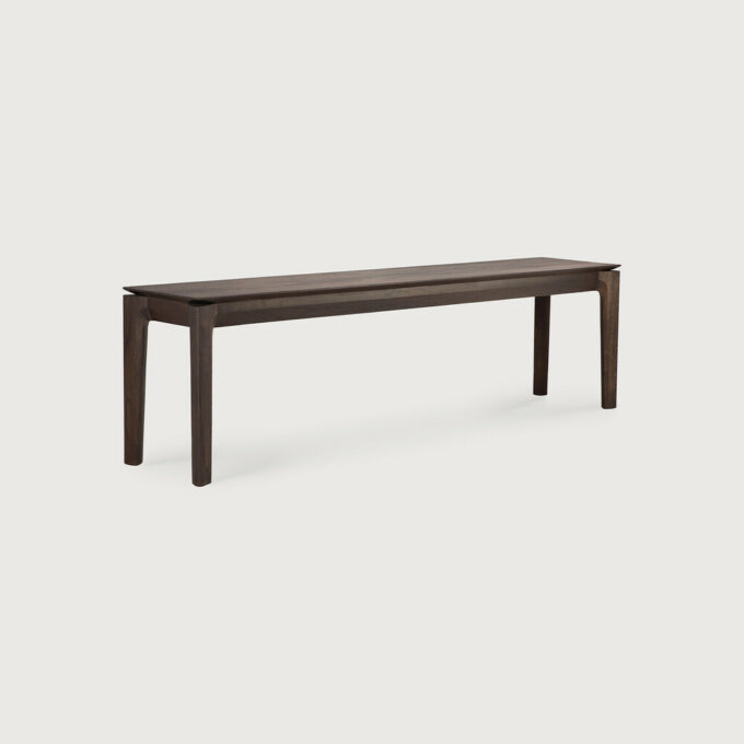 Der Bok Bank in braun lackierter Eiche von Ethnicraft 146x35x46 cm.