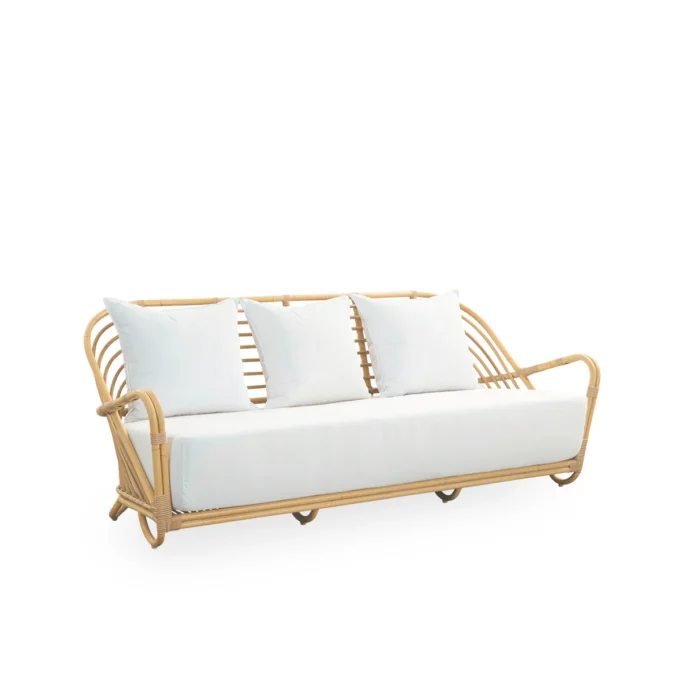 Von Sika Design das Charlottenborg 3-er Sofa by Arne Jacobsen.