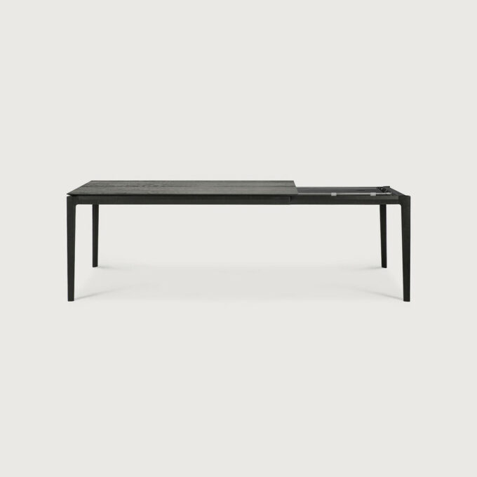 Von Ethnicraft der Bok Tisch mit Auszug 160/240x90x76 cm in schwarz lackierter Eiche.