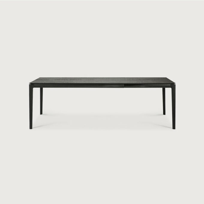 Von Ethnicraft der Bok Tisch mit Auszug 160/240x90x76 cm in schwarz lackierter Eiche.