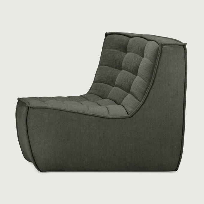 Seitenansicht der runden Ecke 45 Modulsofa N701 in Moss Eco von Ethnicraft.