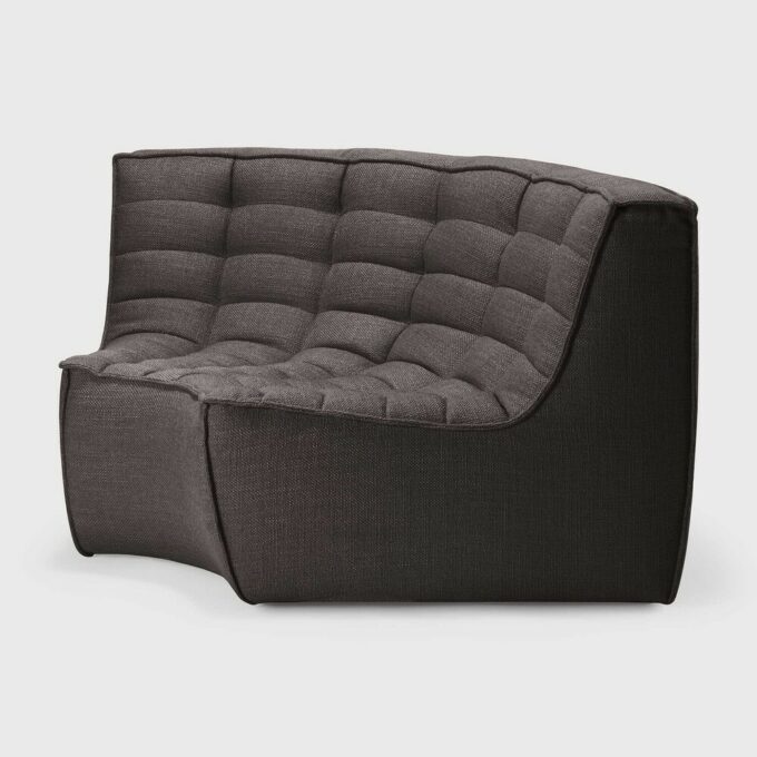 Die runde Ecke 90 vom Modulsofa N701 in Dark Grey in der Seitenaufnahme von Ethnicraft.