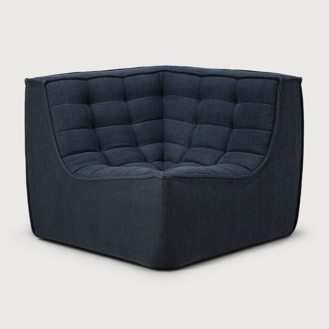 Die eckige Ecke vom Modulsofa N701 in Graphite Eco von Ethnicraft.