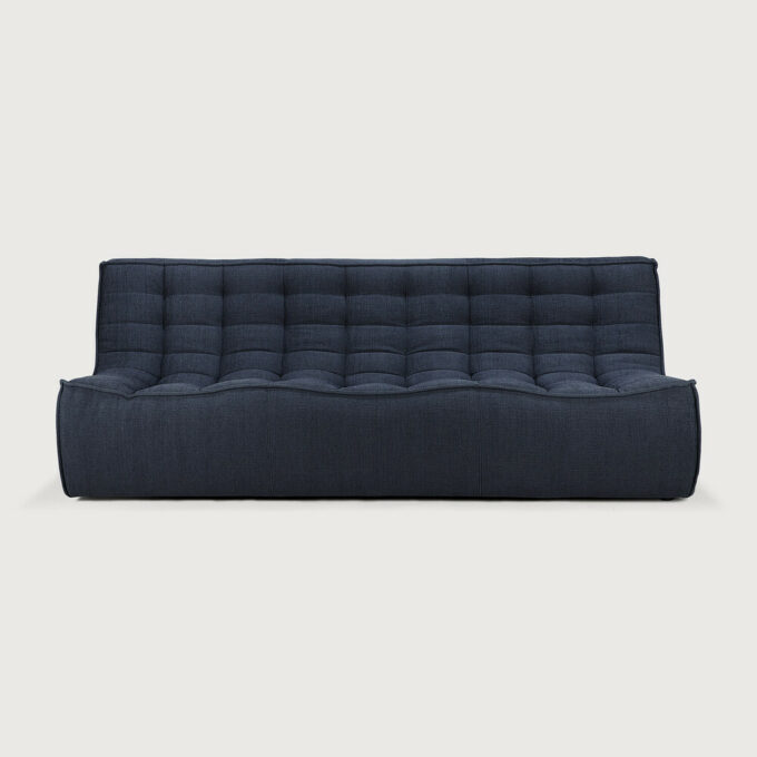 Das 3-Sitzer Modulsofa N701 von Ethnicraft in Graphite Eco.