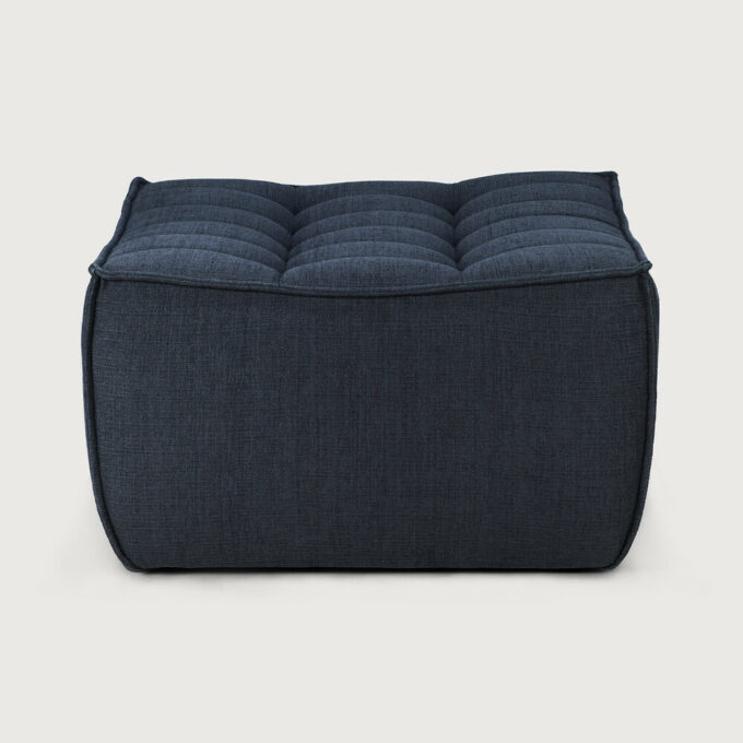 Der Hocker aus der Serie Modulsofa N701 in Graphite Eco von Ethnicraft.
