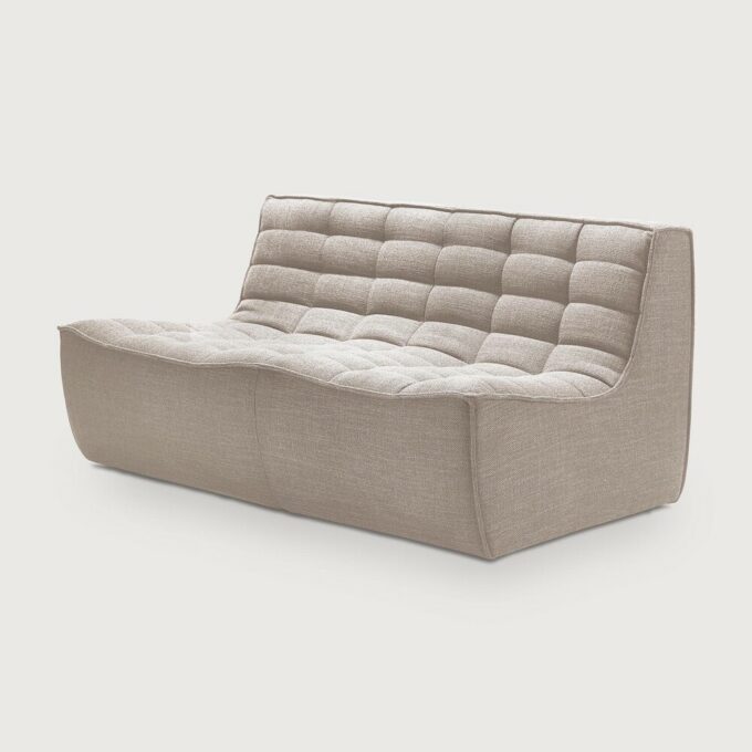 Von Ethnicraft das 2-Sitzer Modulsofa N701 in Beige.