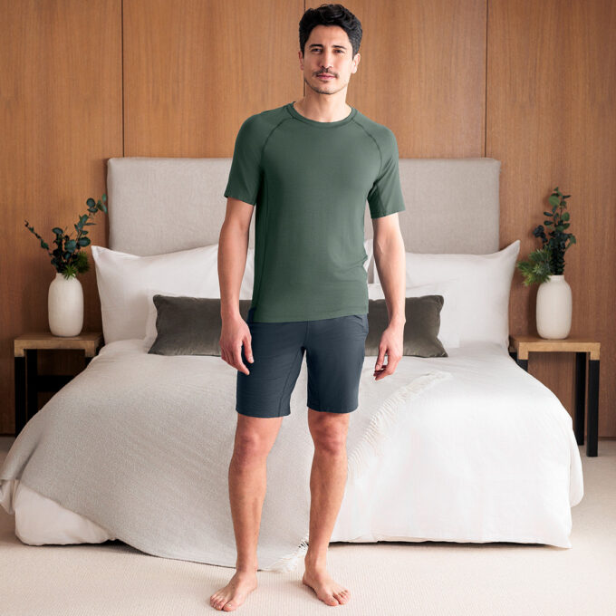 Balance T-Shirt in Balsam green und Shorts in Deep grey von Dagsmejan.