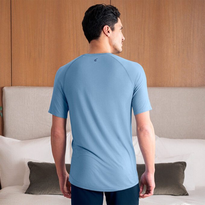 In Steel blue das Balance T-Shirt von Dagsmejan.