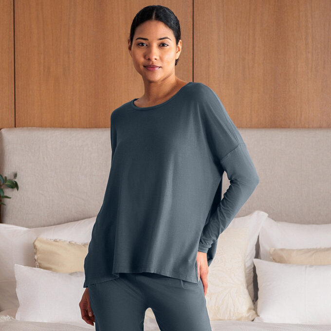 Langarm Shirt Balance mit lockerer Passform in Deep grey von Dagsmejan.