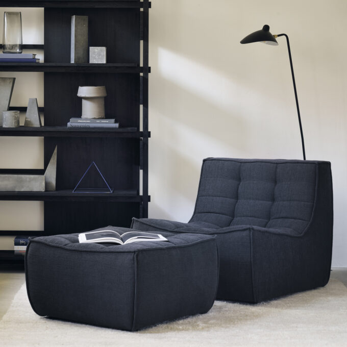 1-Sitzer mit Hocker aus der Serie Modulsofa N701 von Ethnicraft in Graphite Eco.