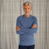 Mit Merino Wolle das Stay Warm Shirt in Blue melange und die Hose mit Bündchen in Winter night von Dagsmejan.