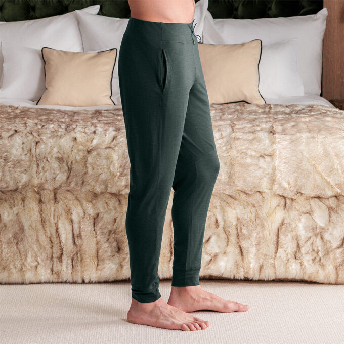 Die Stay warm Hose mit Bündchen in Emerald von Dagsmejan.