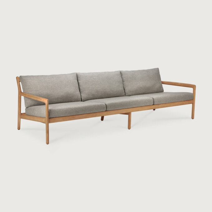 Das Jack 3er Sofa von Ethnicraft mit Kissen Mocha.