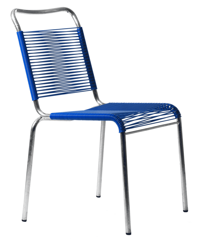 In Signalblau der Spaghetti Stuhl Bättig 10 von Manufakt.
