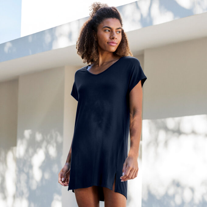 Von Dagsmejan das Women Sleepshirt Stay Cool in Navy Blue.